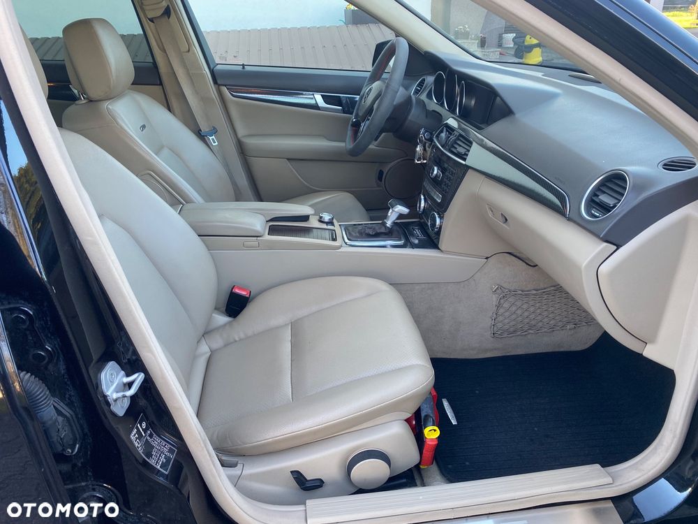 Mercedes-Benz Klasa C 180 CGI Automatik BlueEFFICIENCY Avantgarde - 9