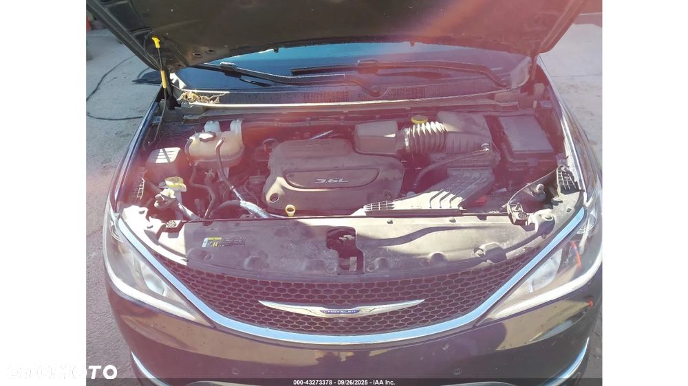 Chrysler Pacifica - 12