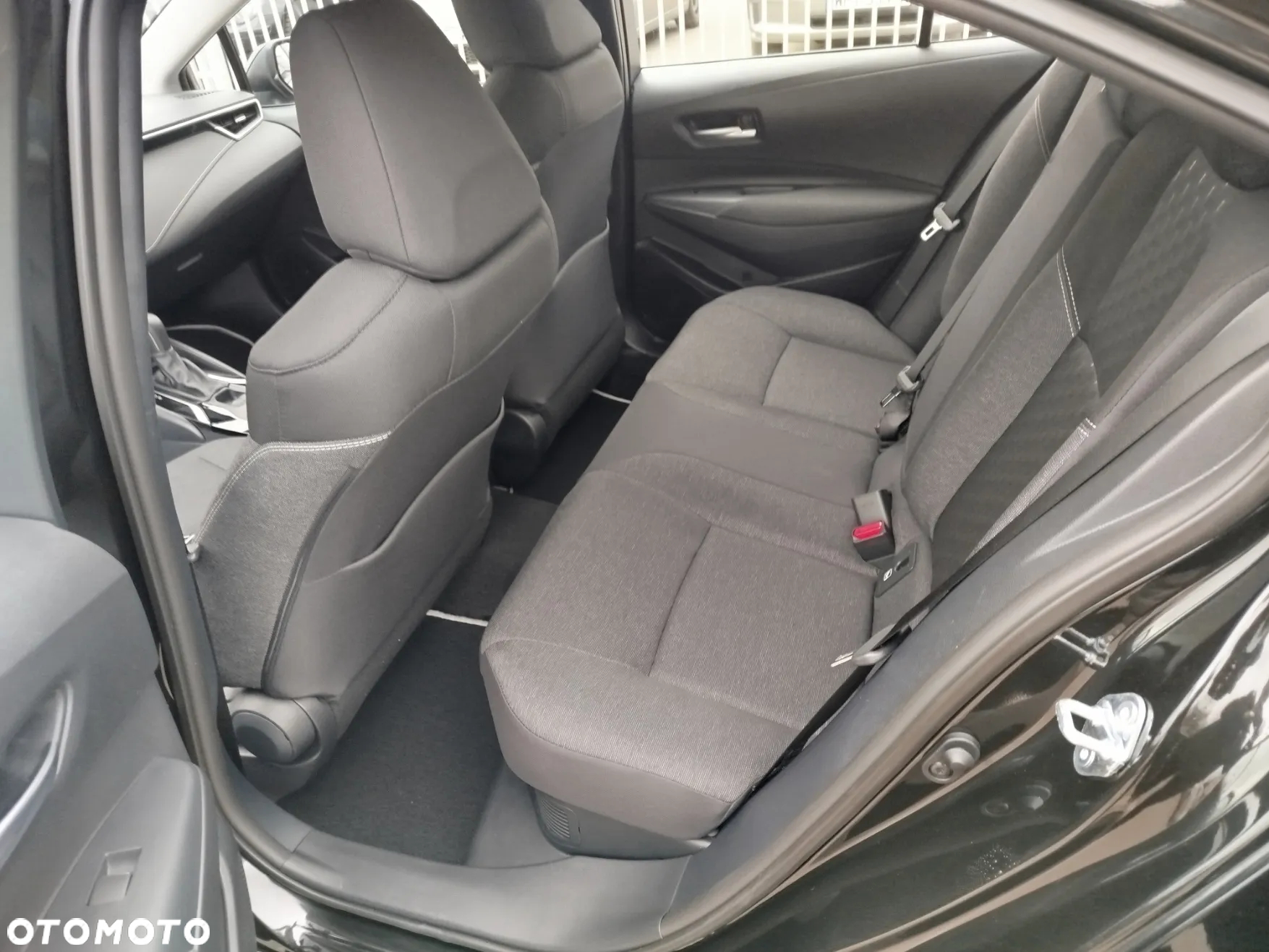 Toyota Corolla 1.8 Hybrid Comfort - 17