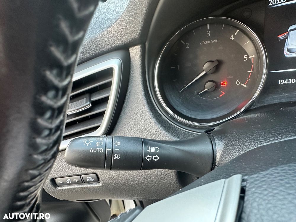 Nissan Qashqai 1.6 DCI Start/Stop X-TRONIC N-Connecta - 29