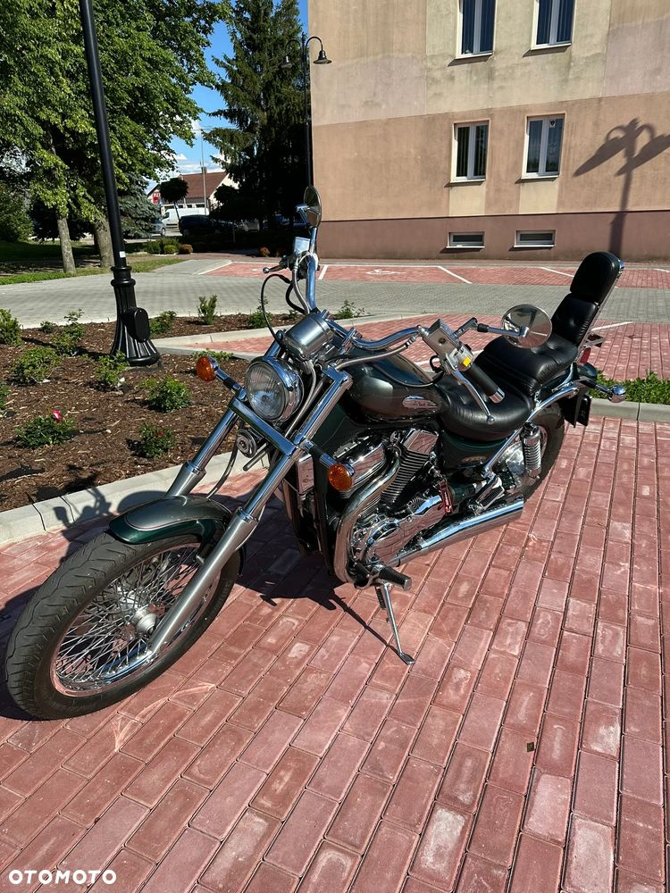 Suzuki Intruder - 12