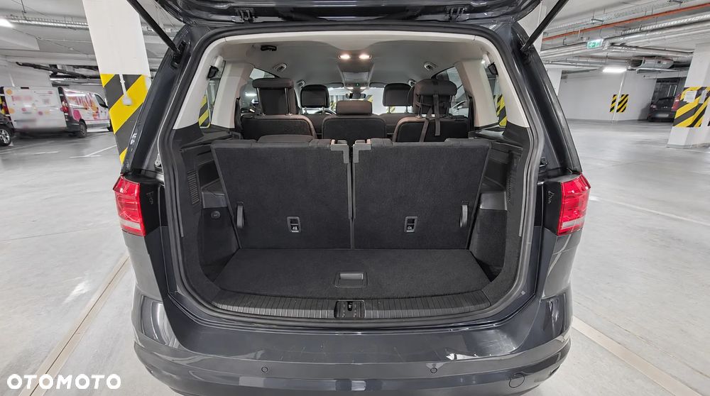 Volkswagen Touran - 8