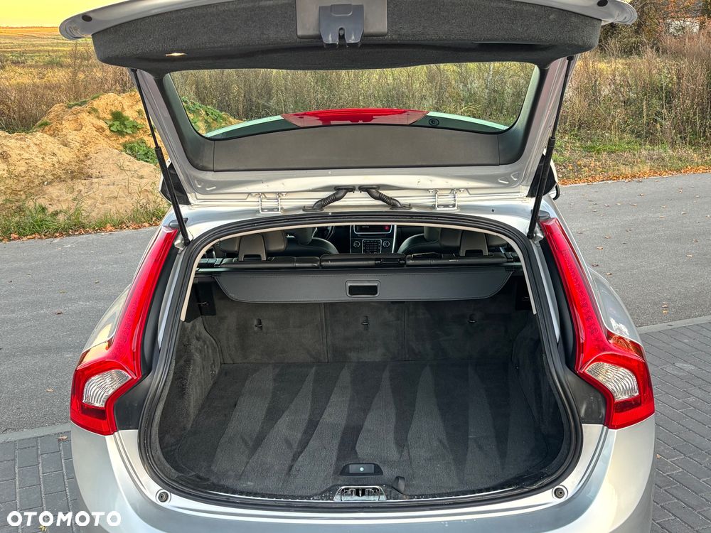 Volvo V60 D4 Geartronic Momentum - 16