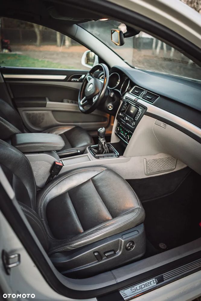 Skoda Superb 1.6 TDI Exclusive - 13