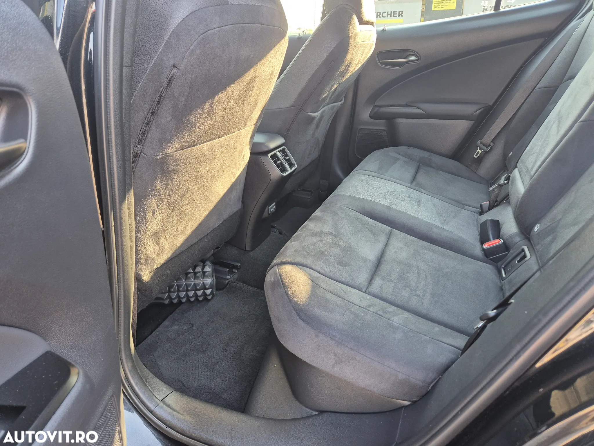 Lexus UX 250h Business Edition - 20