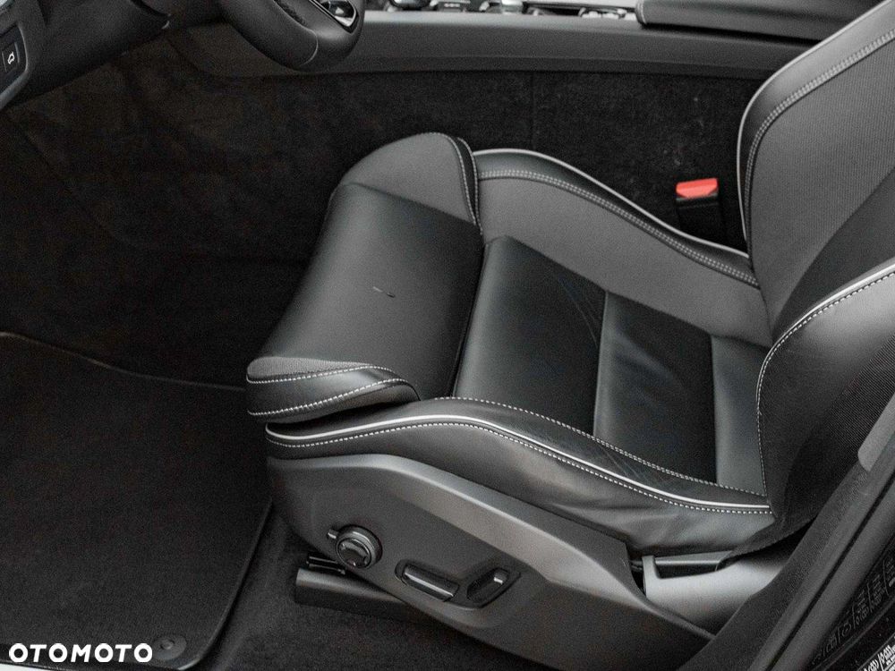 Volvo XC 60 B4 B Plus Dark - 13