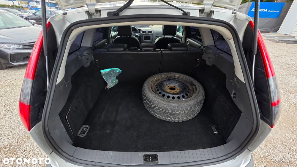 Ford Focus 1.6 Ghia - 26