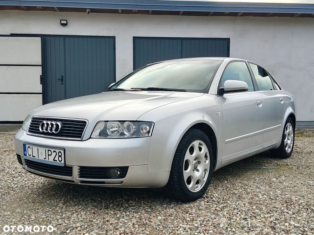 Audi A4 Limousine - 1