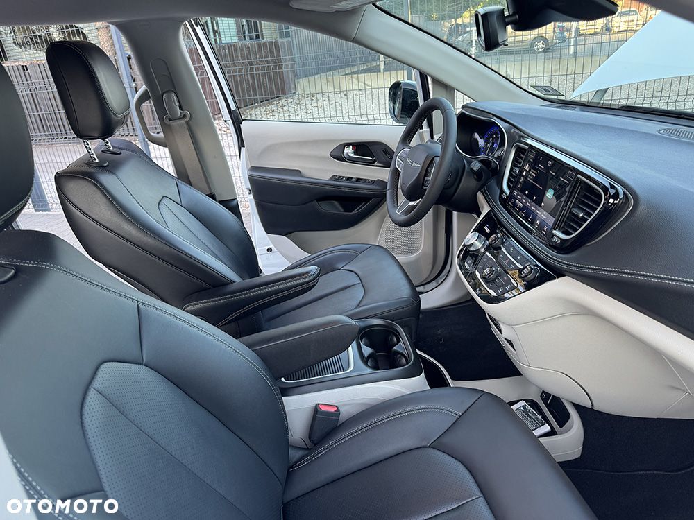 Chrysler Pacifica - 15