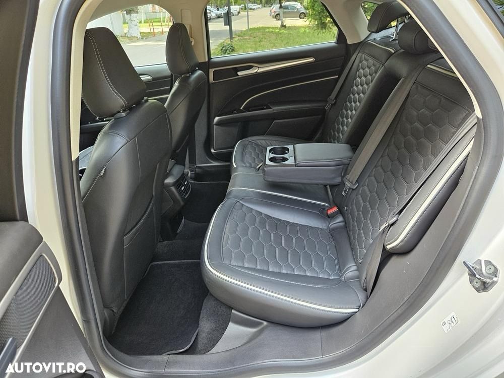 Ford Mondeo 2.0 HEV Vignale - 27