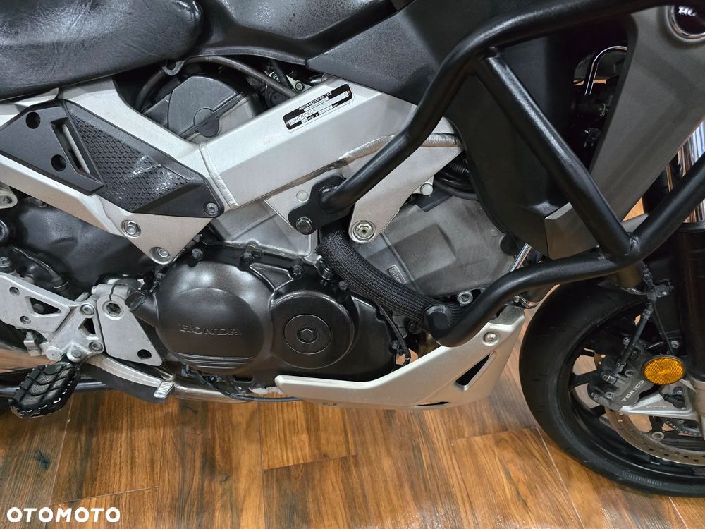 Honda VFR - 12