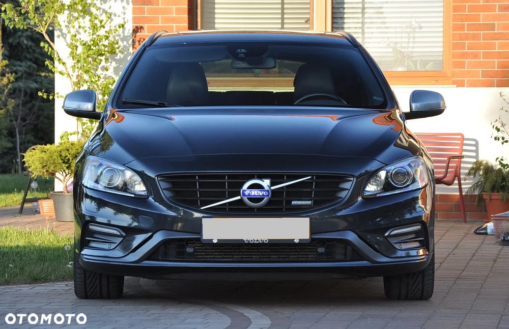 Volvo V60 D5 R-Design - 8