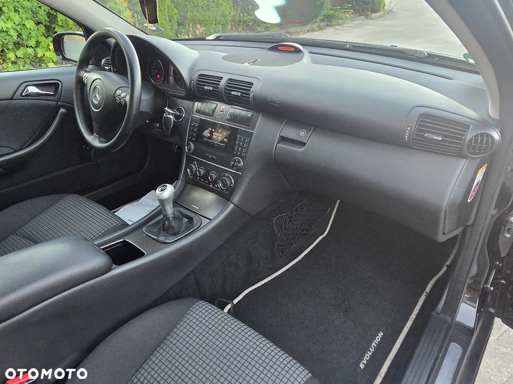 Mercedes-Benz Klasa C 200 Kompressor Sportcoupe - 39