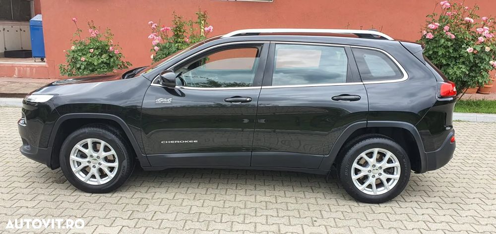 Jeep Cherokee - 16