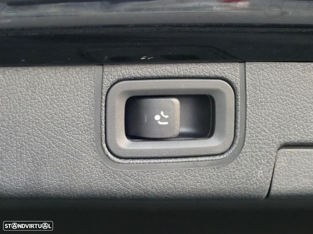 Mercedes-Benz A 250 Limousine e AMG Line - 14