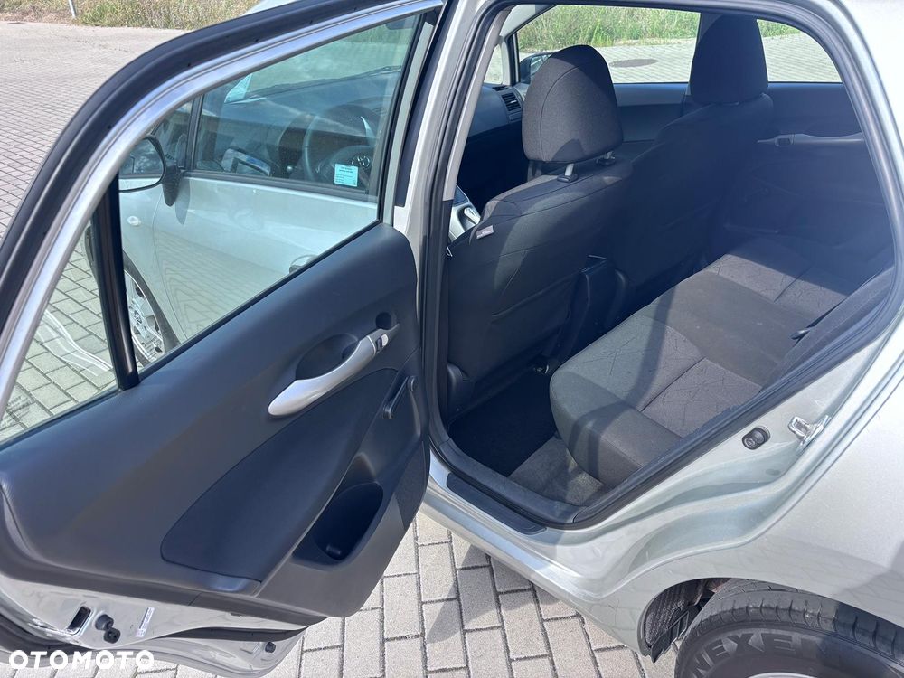 Toyota Auris ver-1-4-vvt--i-team - 9