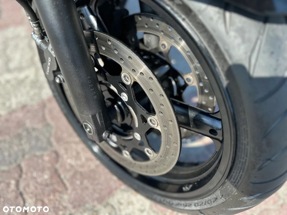 Suzuki GSX - 13
