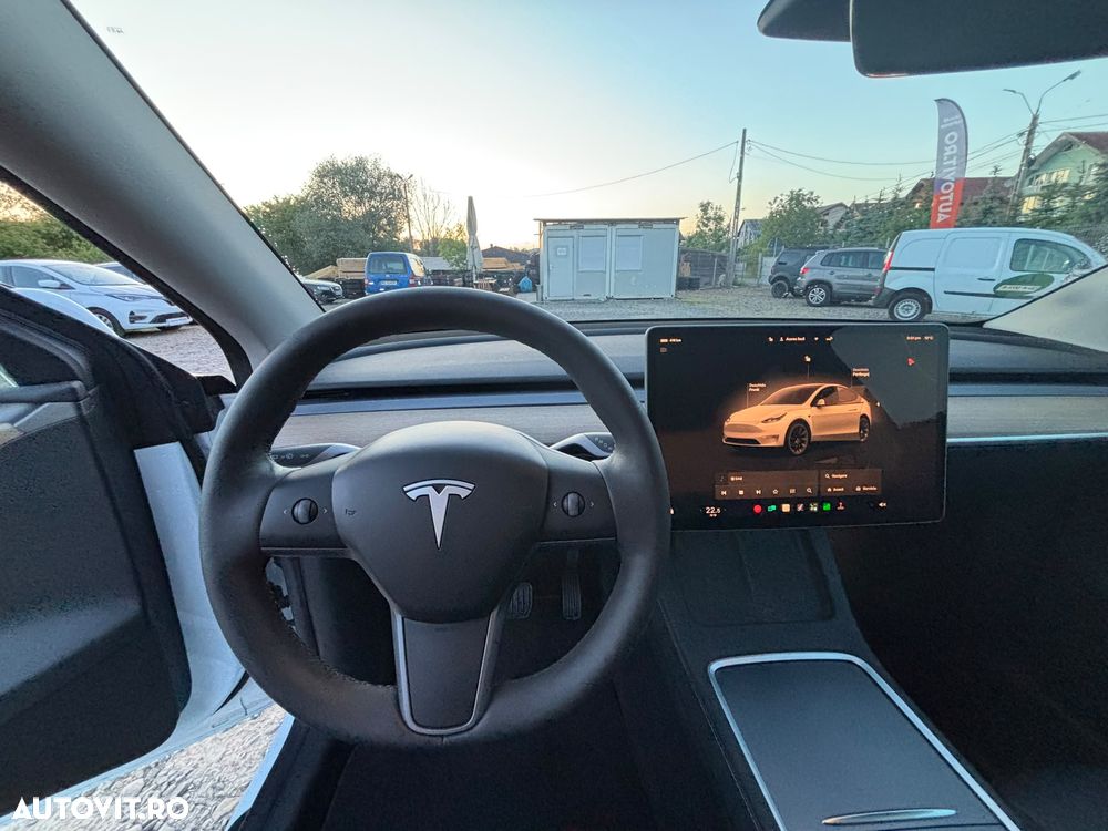 Tesla Model Y Long Range Dual Motor AWD - 20