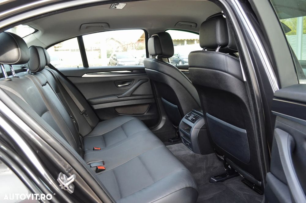 BMW Seria 5 520i Aut. Luxury Line - 17