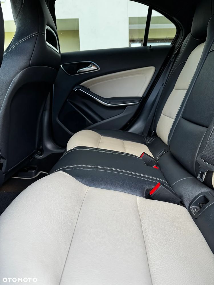 Mercedes-Benz Klasa A 220 4Matic 7G-DCT Urban - 13