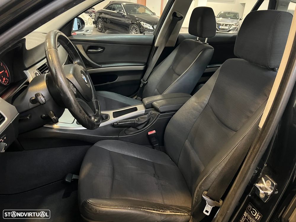 BMW 320 d Touring Dynamic - 14
