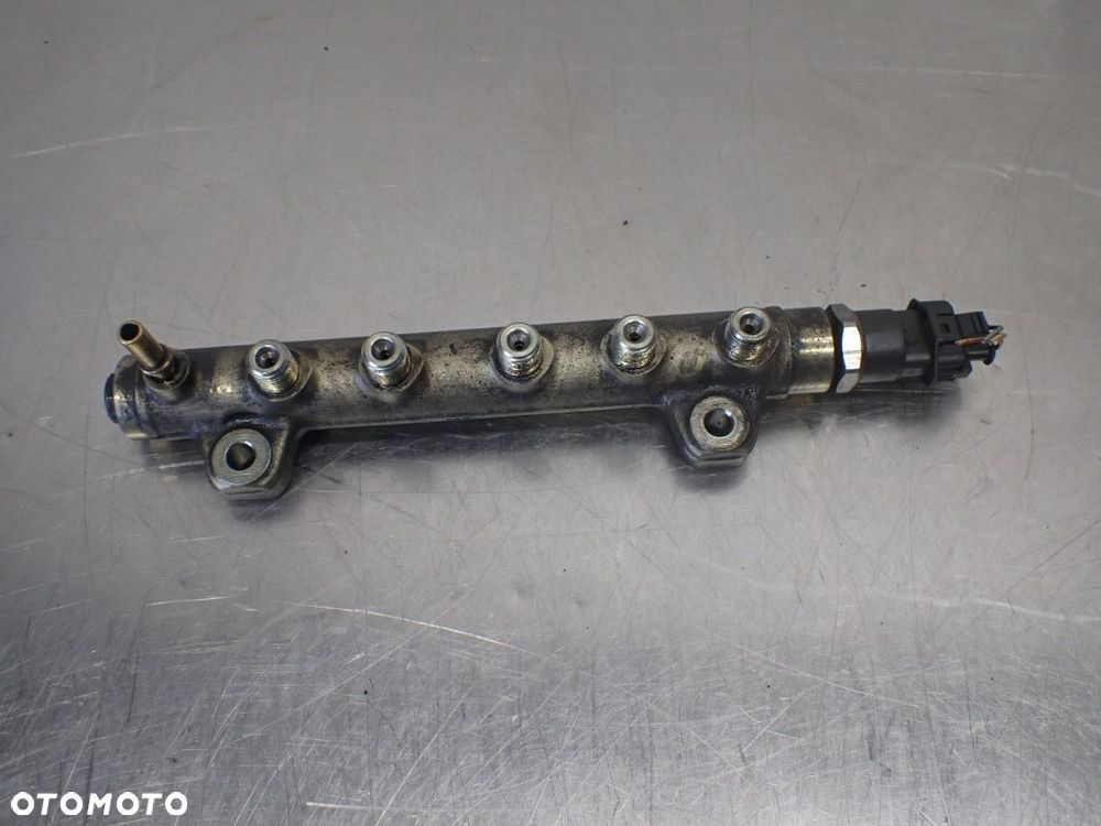 LISTWA WTRYSKOWA OPEL VIVARO A 2.5 8200347593 - 1