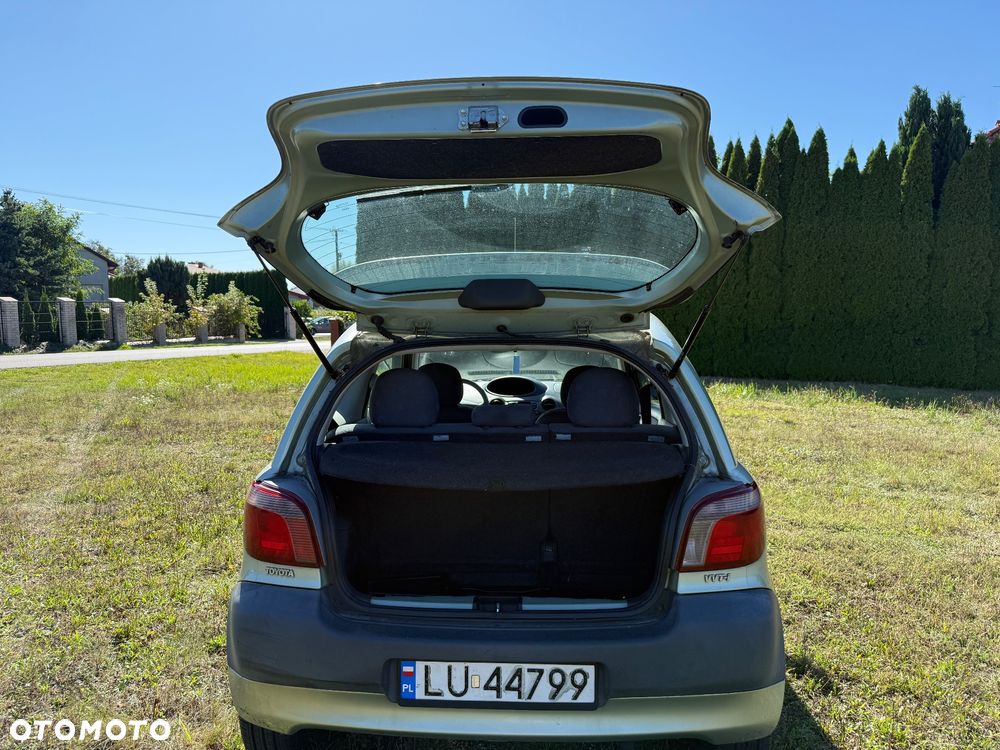 Toyota Yaris - 10
