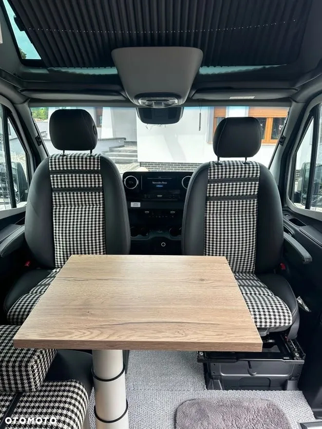 Mercedes-Benz Sprinter 907 - 30