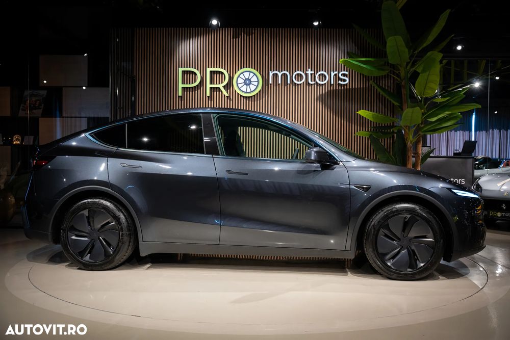 Tesla Model Y Long Range RWD - 4