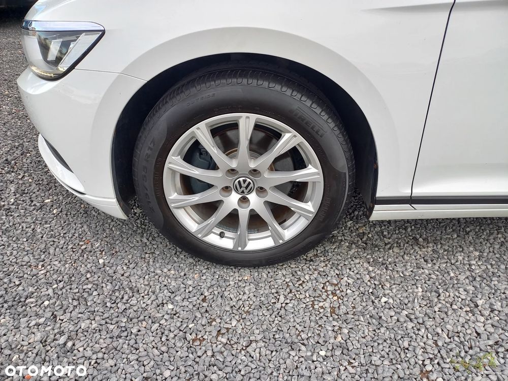 Volkswagen Passat - 12