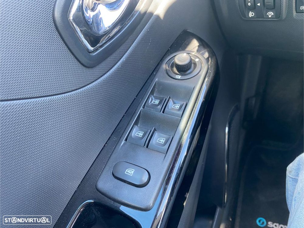 Renault Captur 1.5 dCi Helly Hansen - 18