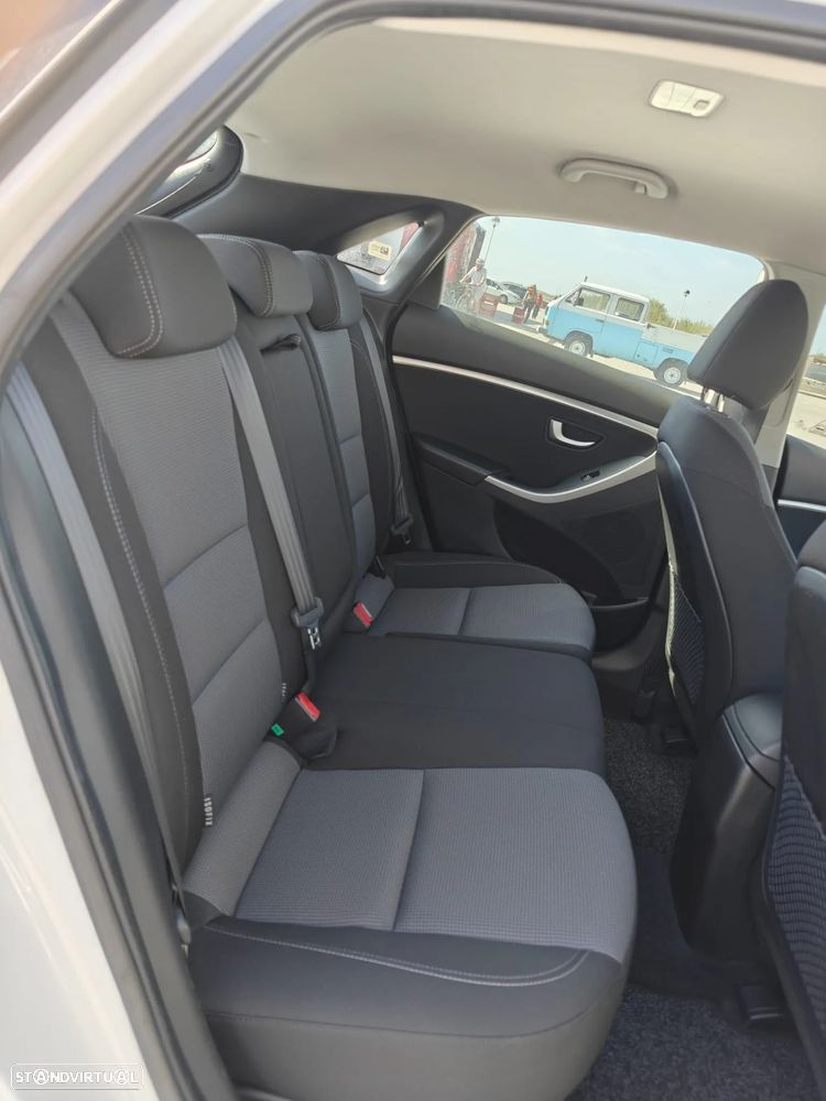 Hyundai i30 1.6 CRDI Blue Comfort - 11