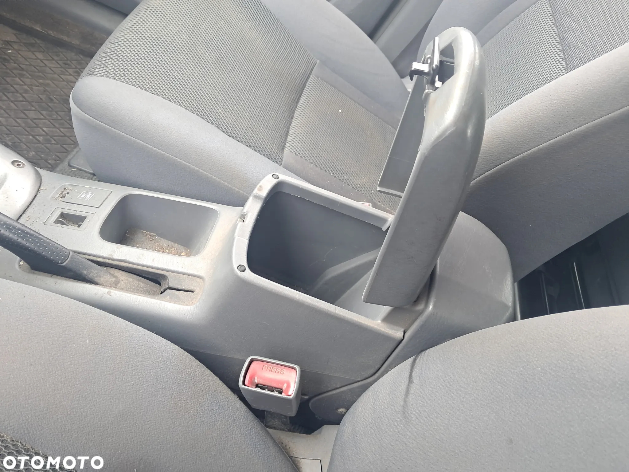 TOYOTA RAV 4 II 2002 2.0 D4D : ICD-FTV KL 202 - 12