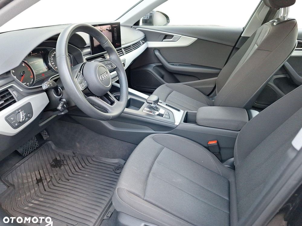 Audi A4 Limousine - 11