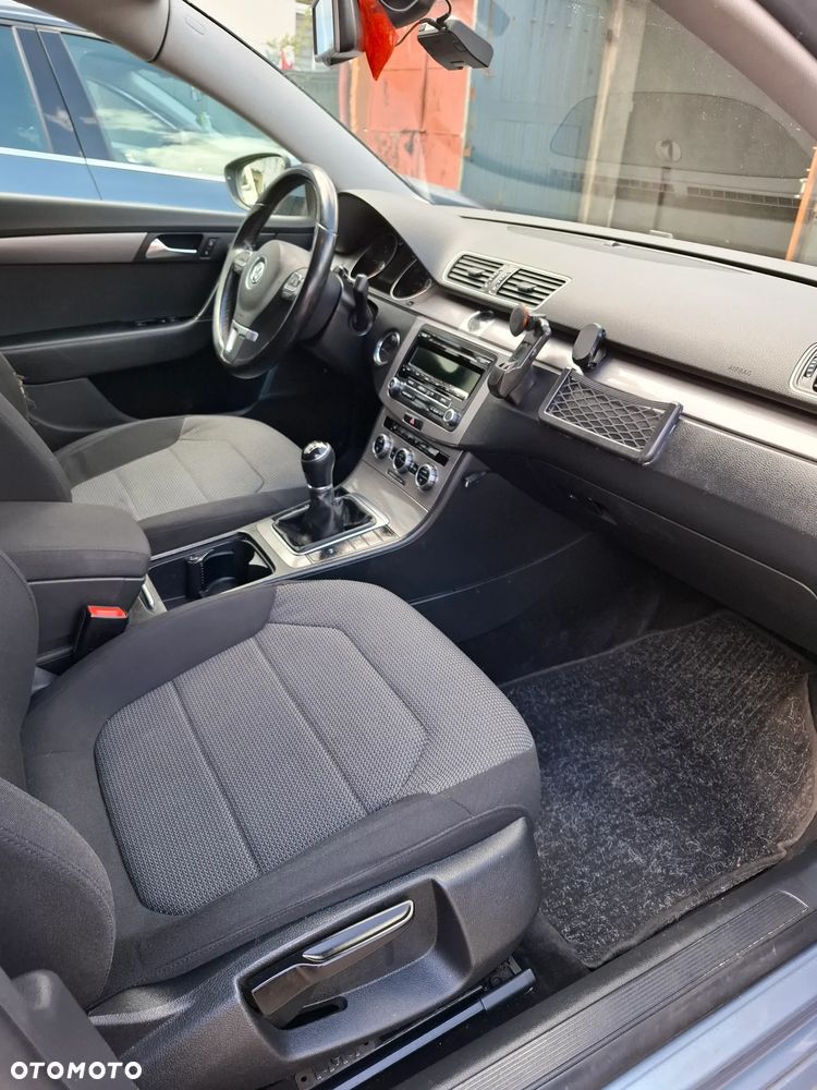 Volkswagen Passat 2.0 TDI 4Motion BlueMotion Technol Comfortline - 8