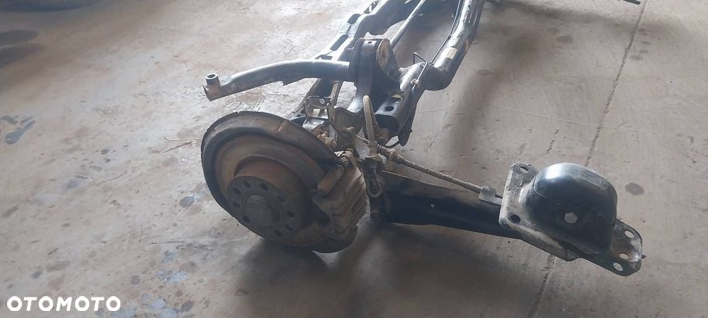 KOMPLETNE ZAWIESZENIE BELKA SANKI TYŁ WAHACZE HAMULCE SKODA OCTAVIA II HB - 4