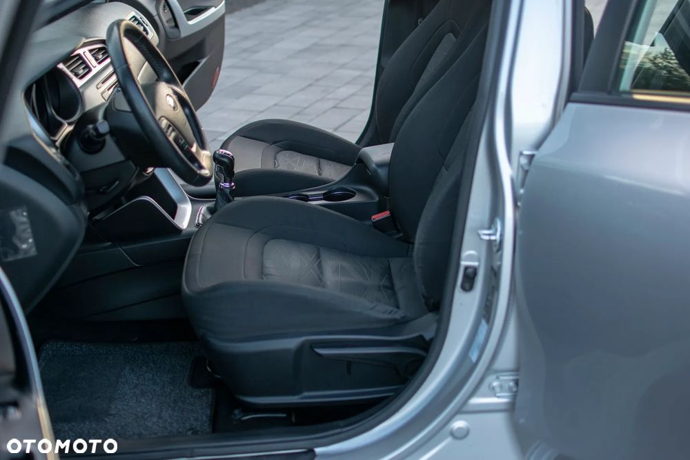 Kia Ceed - 33