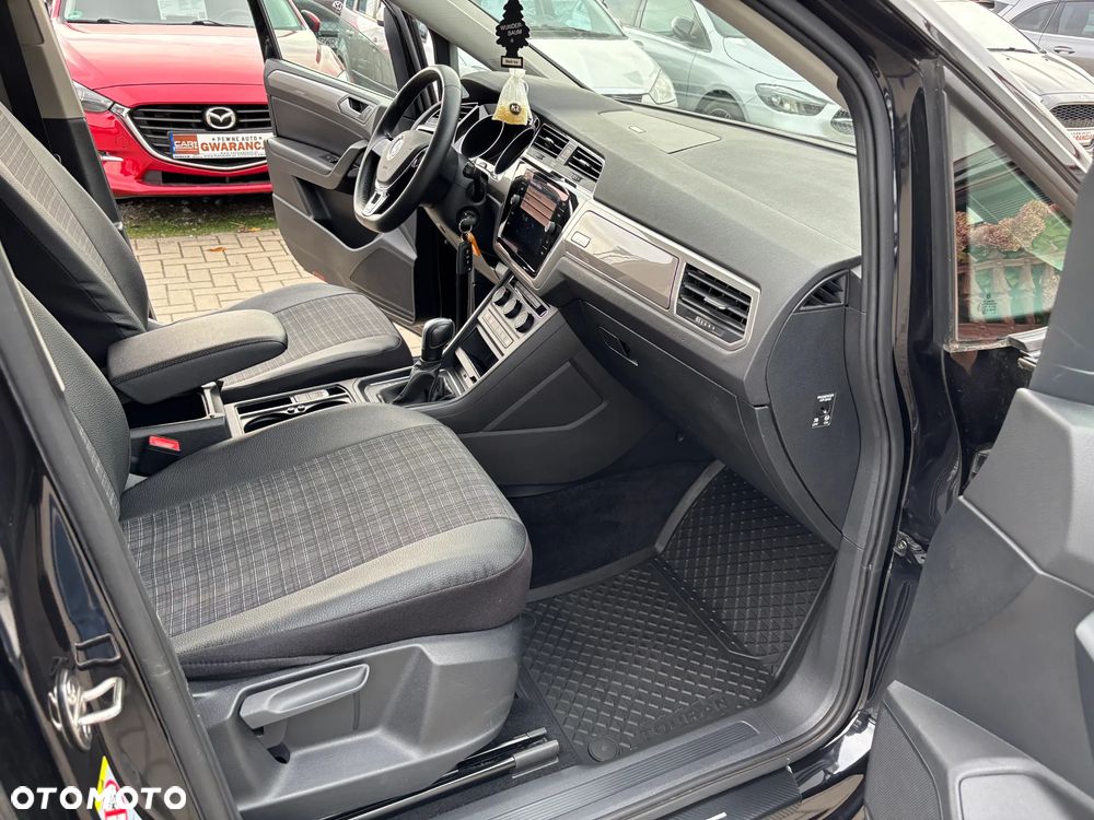 Volkswagen Touran - 25
