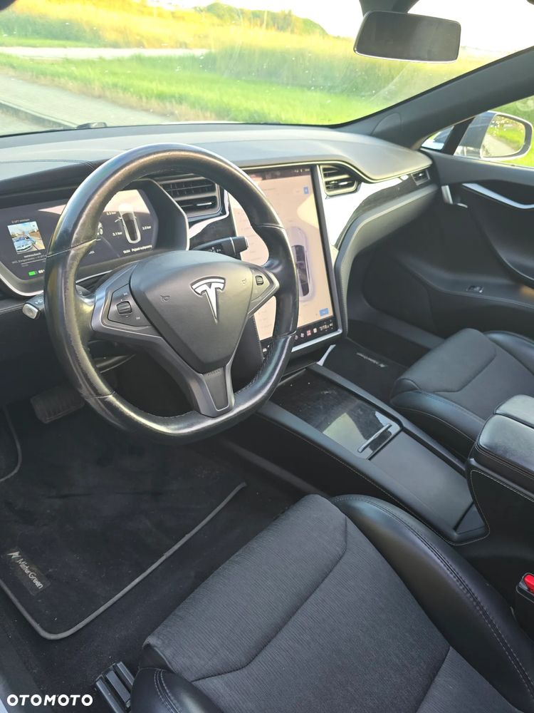 Tesla Model S - 9