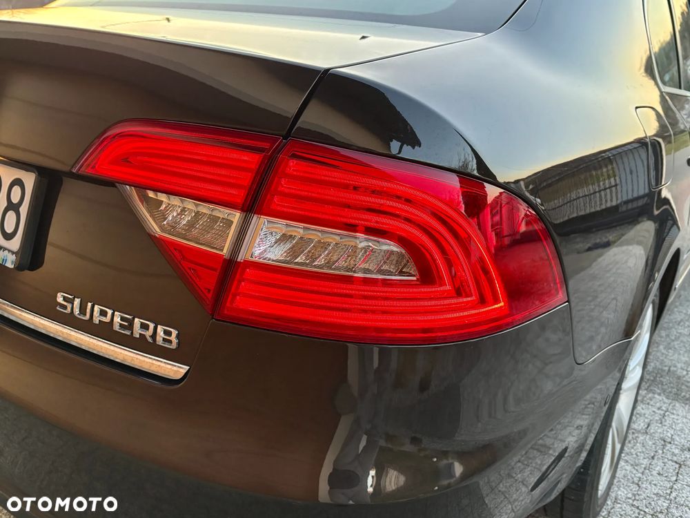 Skoda Superb 2.0 TDI Elegance DSG - 27
