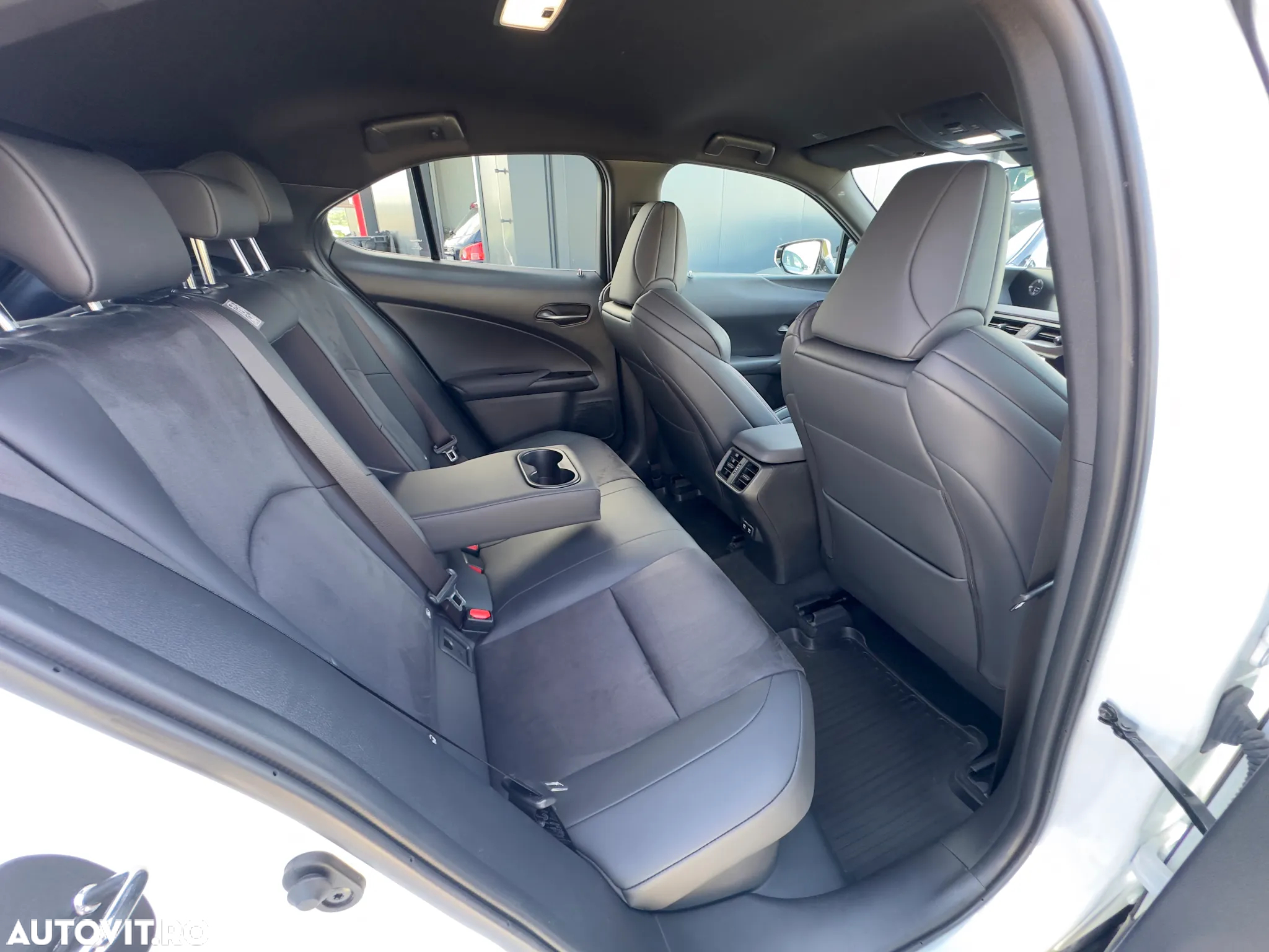 Lexus UX 250h F SPORT - 24