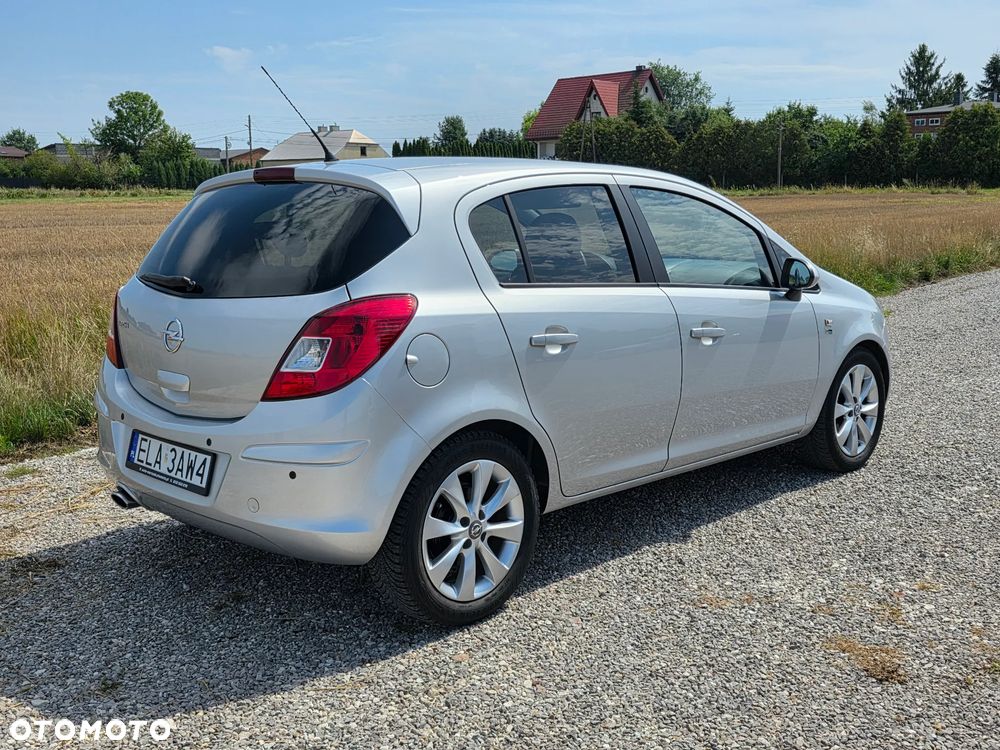 Opel Corsa 1.4 16V 150 Jahre - 9