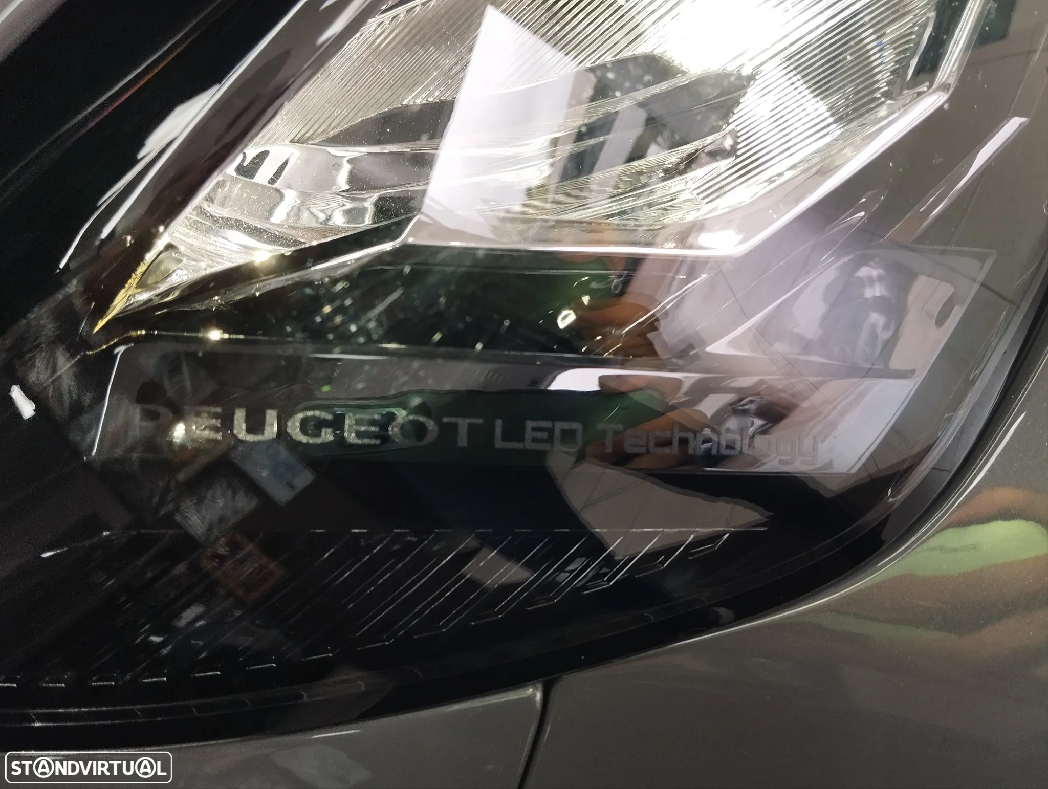 Peugeot 2008 1.2 PureTech Allure - 10