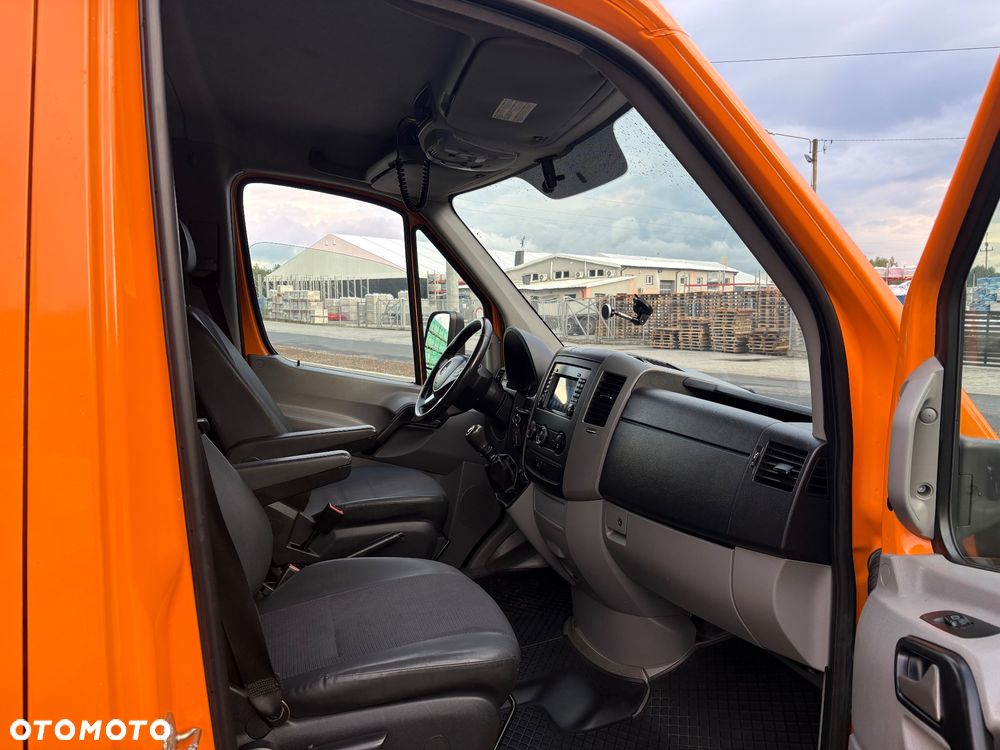 Mercedes-Benz Sprinter - 24