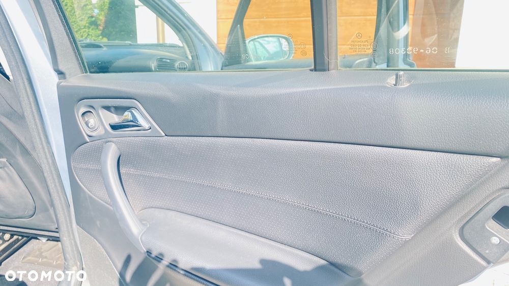 Mercedes-Benz Klasa C - 23