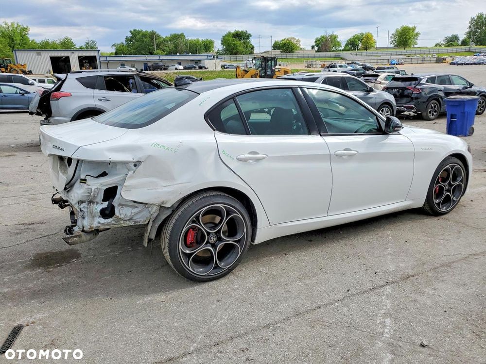 Alfa Romeo Giulia - 4