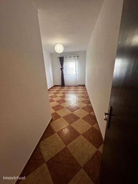 Vendo apartamento T4 - Grande imagem: 2/8