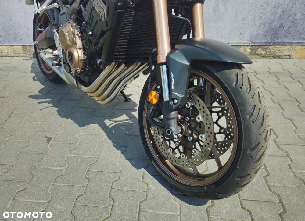 Honda CB - 32