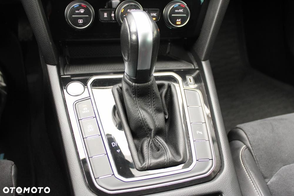 Volkswagen Passat - 19