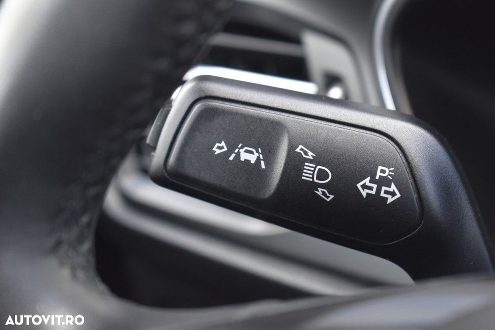 Ford Focus 1.0 EcoBoost 6MT MHEV Titanium - 16